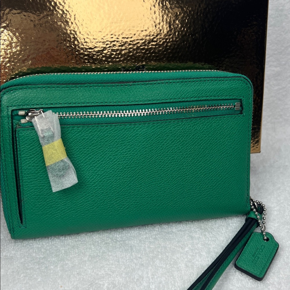 Coach Vibrant Green Leather Wristlet - Picture 4 of 8